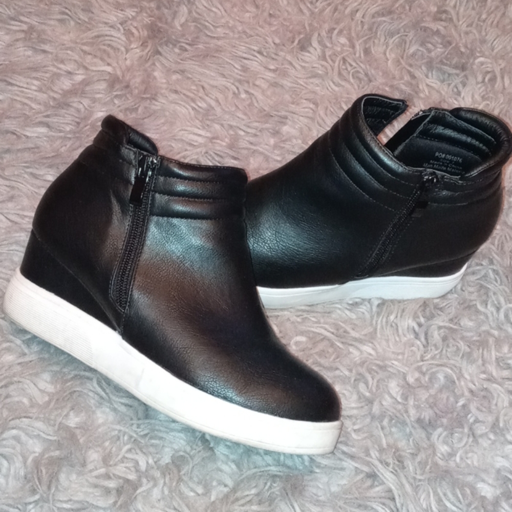 🌵Black Platform Shoes🌵